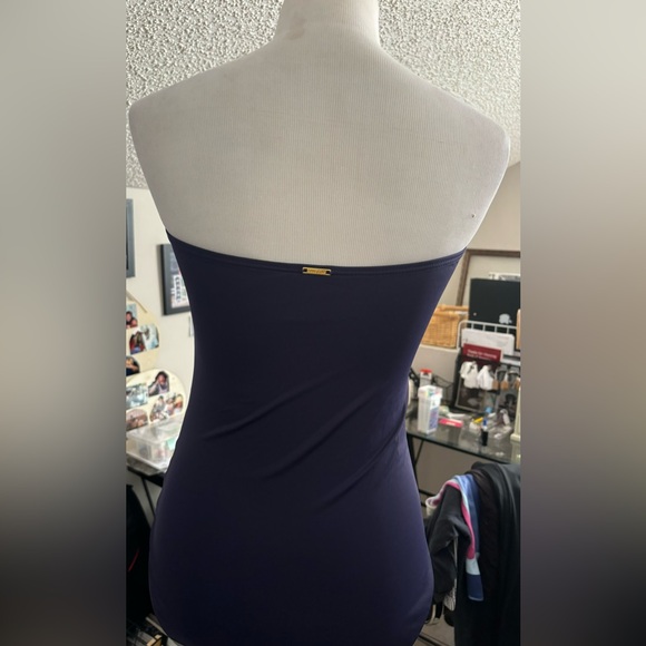 Anne Cole Twist Front Bandeaukini one piece w/Ruching Contour in Torso area. 12. - Picture 3 of 9